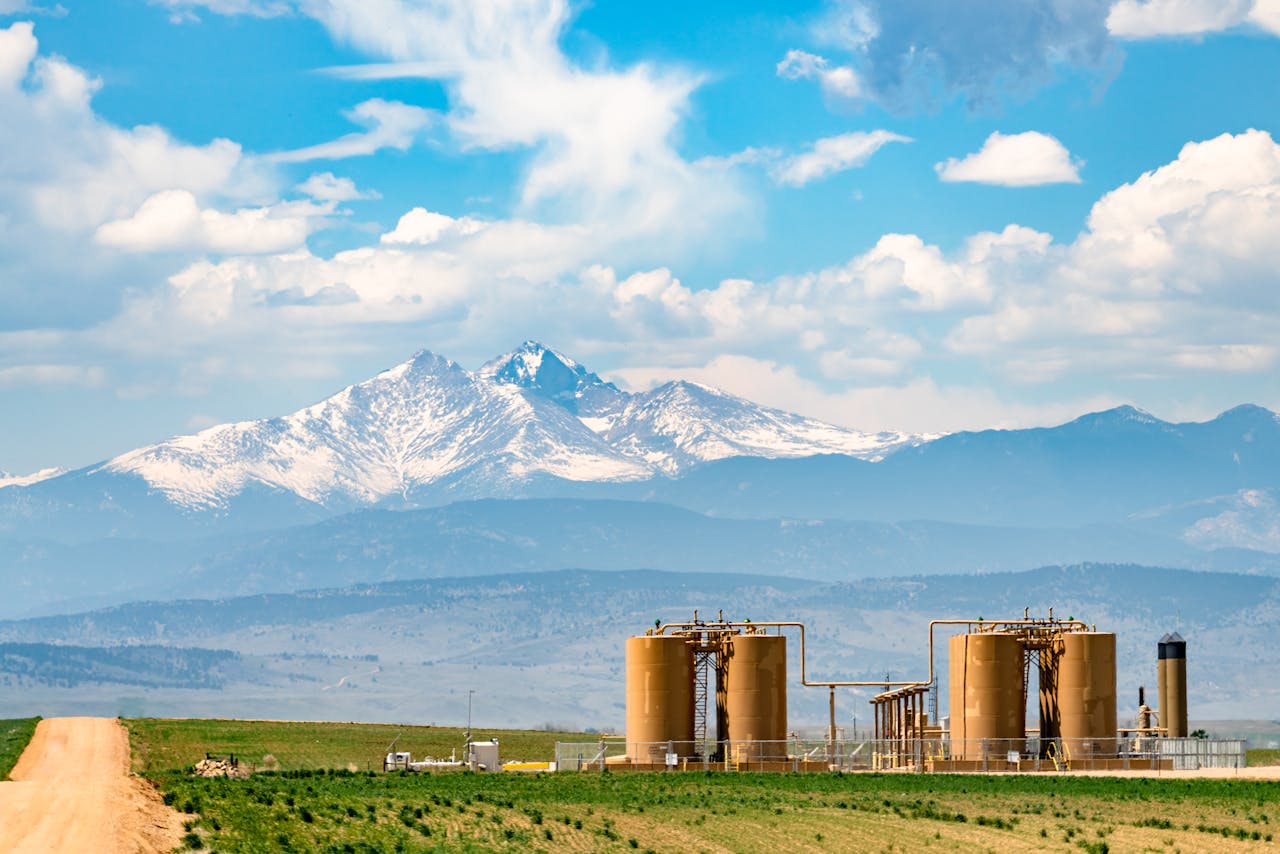 Crafting Captivating Headlines: Your awesome post title goes here Industrial plant in Colorado valley with snow-capped Rocky Mountains under blue skies.